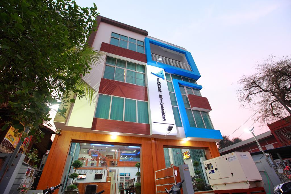 Four Rivers B&B Mandalay Eksteriør billede